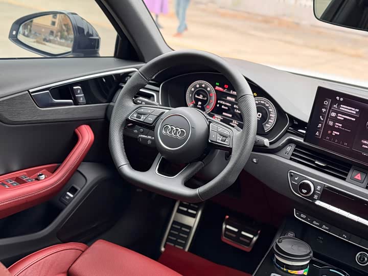 Фото 17 - Audi A4L