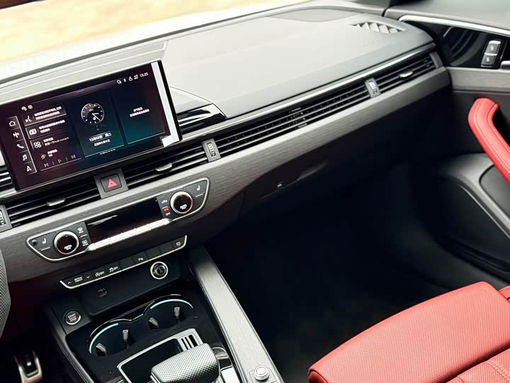 Фото 19 - Audi A4L