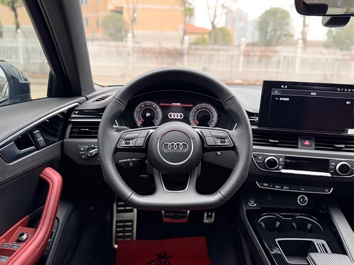 Фото 20 - Audi A4L