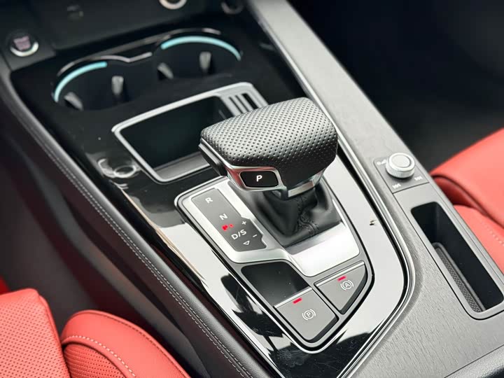 Фото 22 - Audi A4L