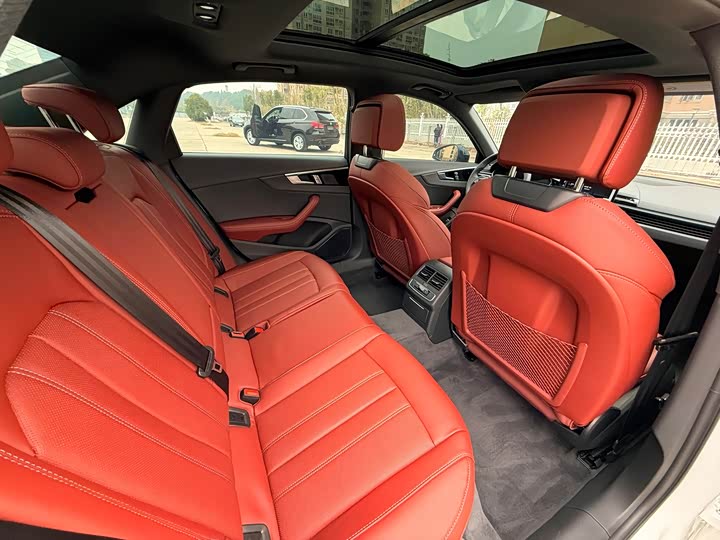 Фото 23 - Audi A4L