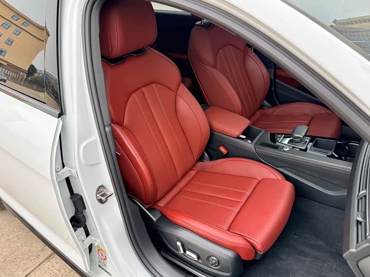 Фото 25 - Audi A4L