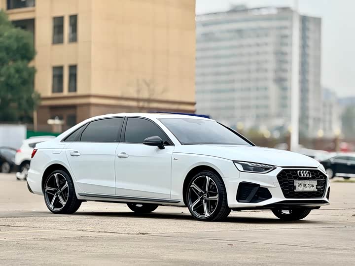 Фото 4 - Audi A4L