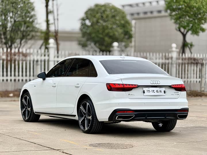 Фото 9 - Audi A4L