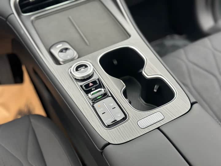 Фото 12 - Chery Fulwin T8