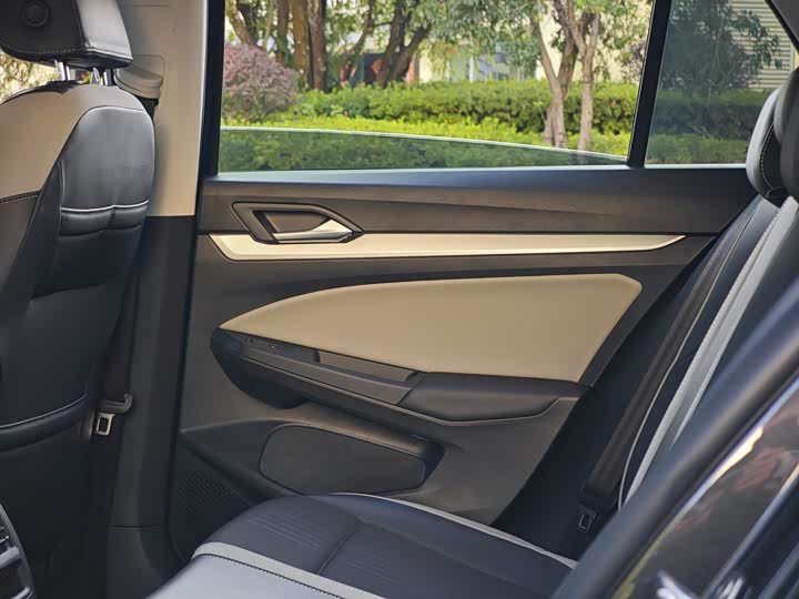 Фото 12 - Volkswagen Golf