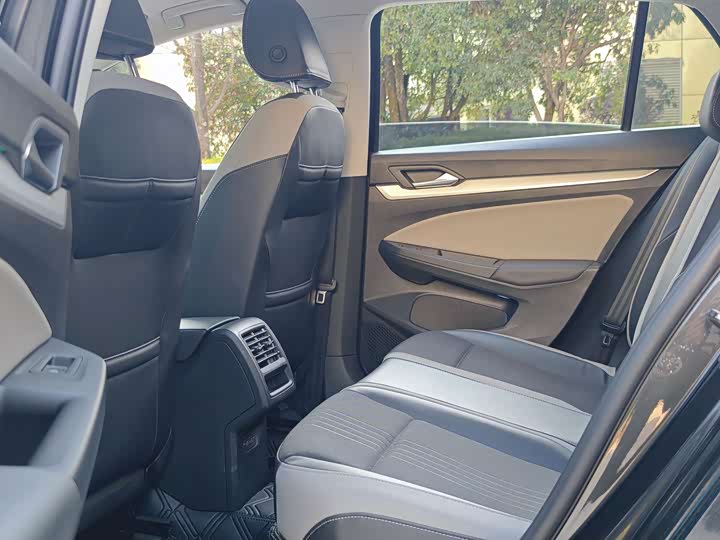 Фото 13 - Volkswagen Golf