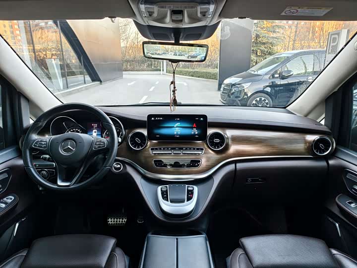 Фото 10 - Mercedes-Benz V-Class