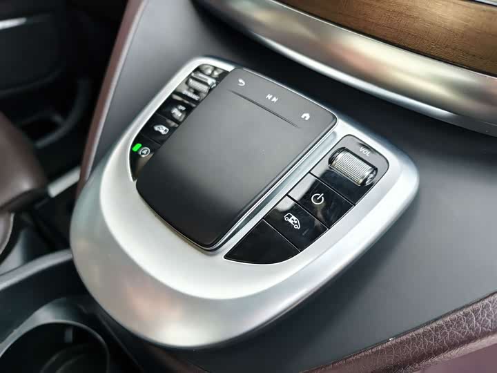 Фото 12 - Mercedes-Benz V-Class