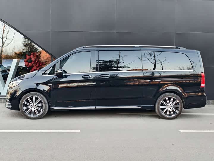 Фото 15 - Mercedes-Benz V-Class