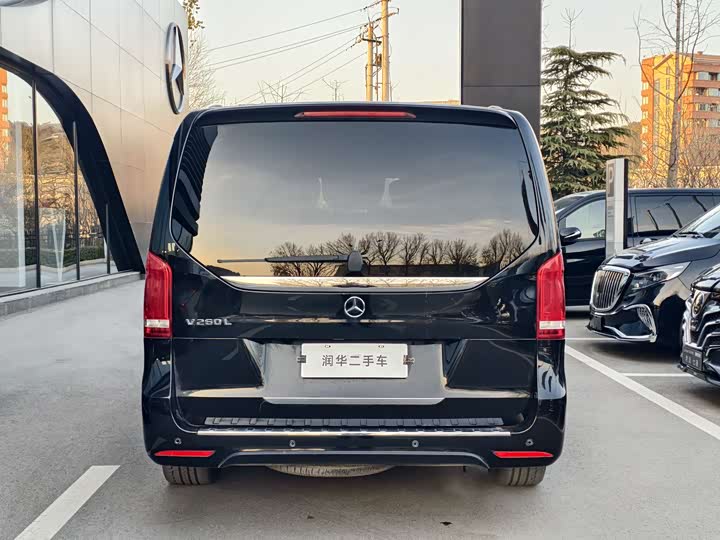 Фото 17 - Mercedes-Benz V-Class