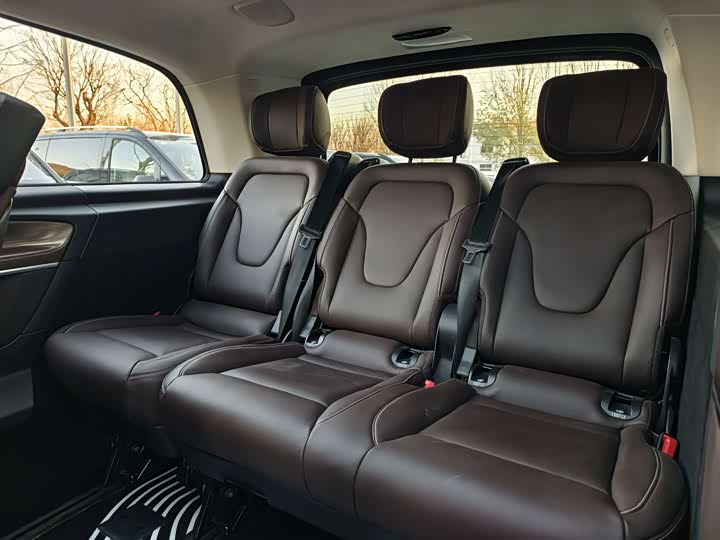 Фото 9 - Mercedes-Benz V-Class