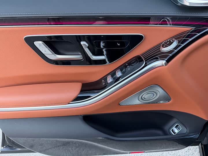 Фото 9 - Mercedes-Benz S-Class