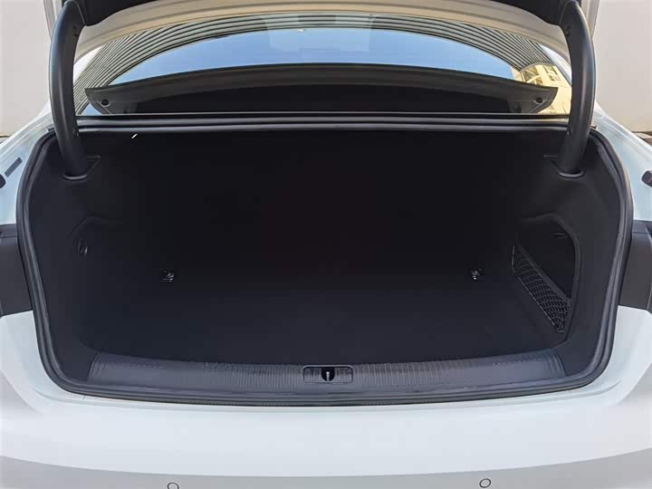 Фото 10 - Audi A4L