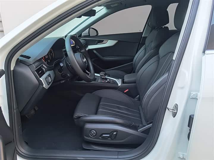 Фото 13 - Audi A4L