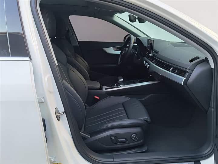 Фото 22 - Audi A4L