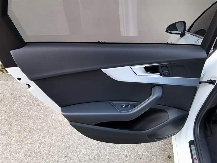 Фото 23 - Audi A4L