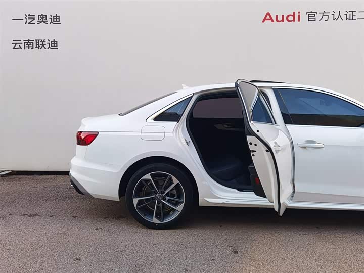 Фото 24 - Audi A4L