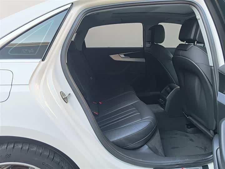 Фото 27 - Audi A4L