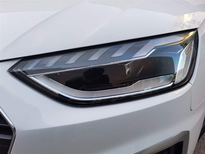 Фото 28 - Audi A4L