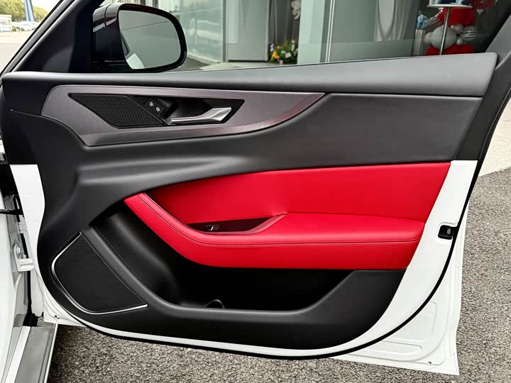 Фото 14 - Jaguar XE L