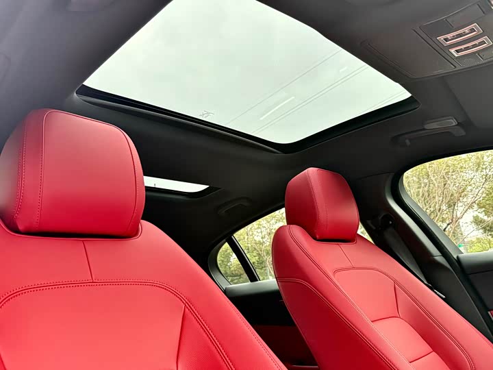 Фото 16 - Jaguar XE L