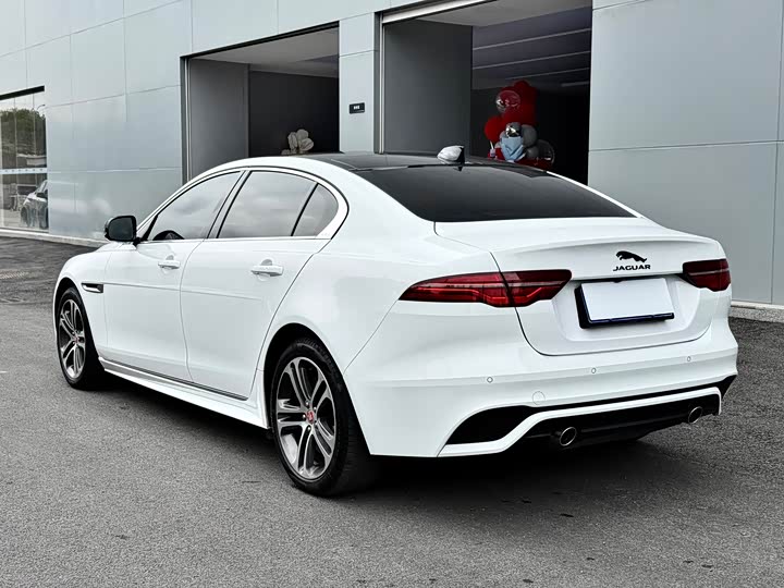 Фото 18 - Jaguar XE L