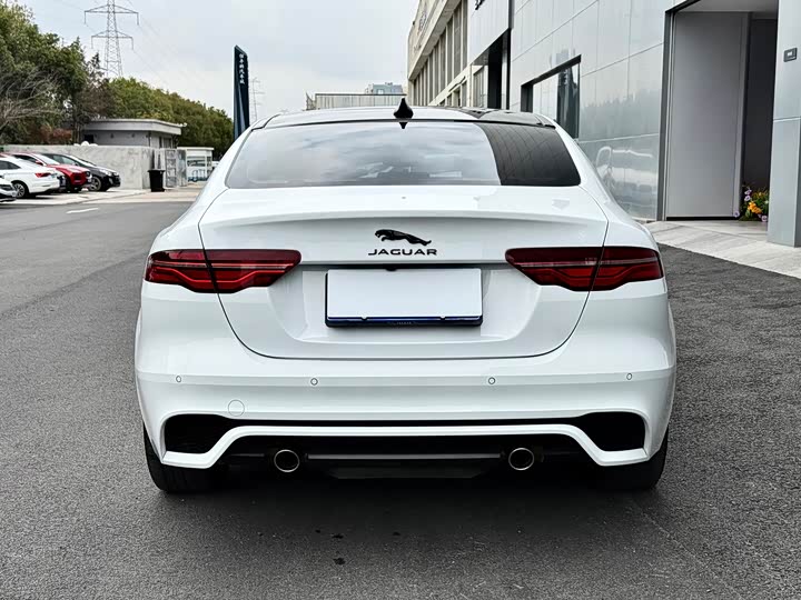 Фото 19 - Jaguar XE L