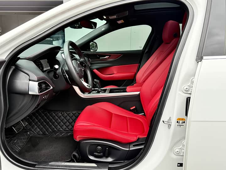 Фото 6 - Jaguar XE L