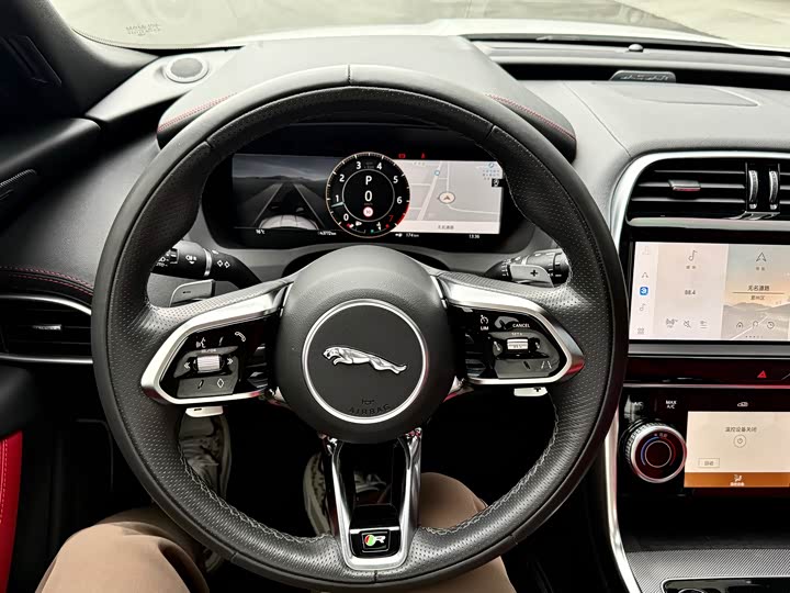 Фото 7 - Jaguar XE L