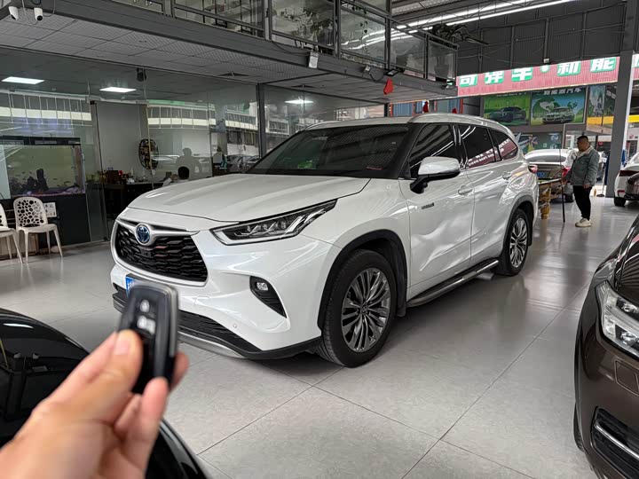 Фото 1 - Toyota Highlander