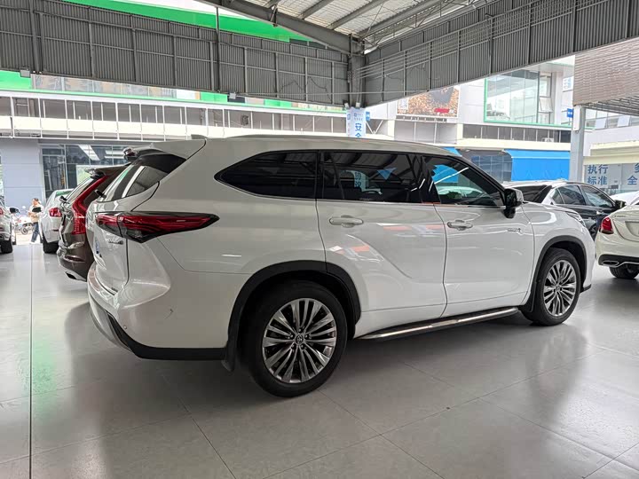 Фото 3 - Toyota Highlander