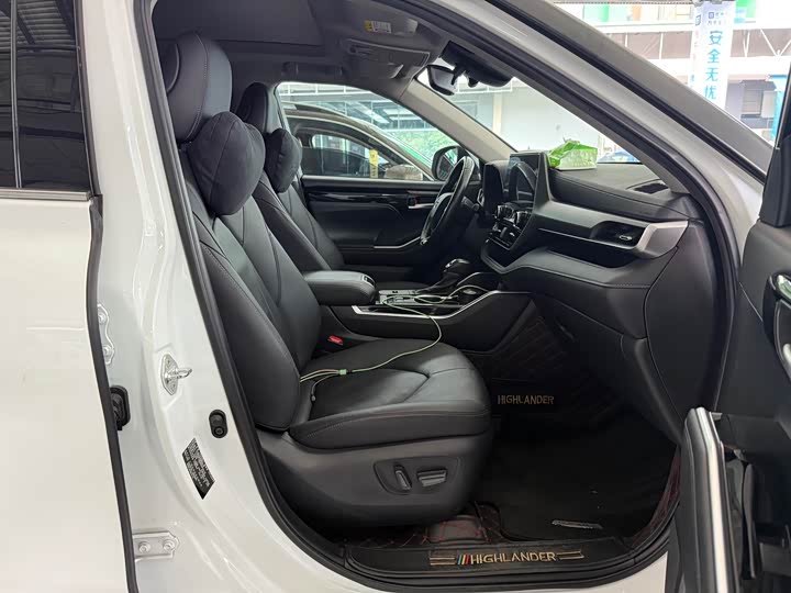 Фото 4 - Toyota Highlander