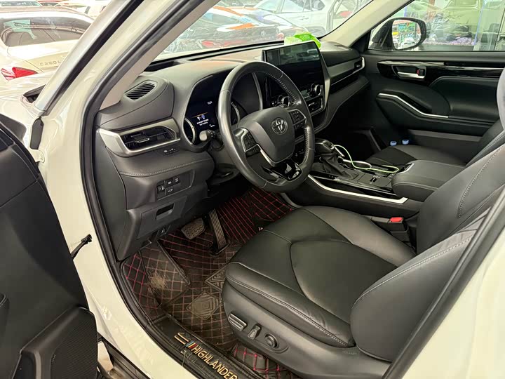 Фото 7 - Toyota Highlander