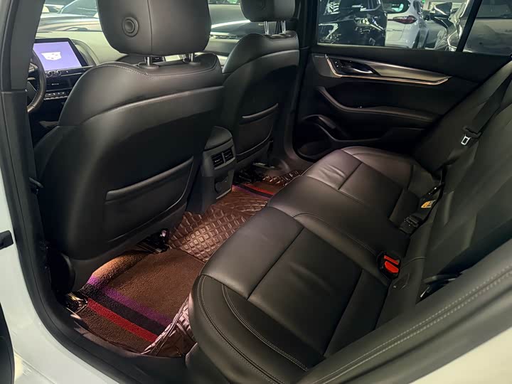 Фото 10 - Cadillac CT5