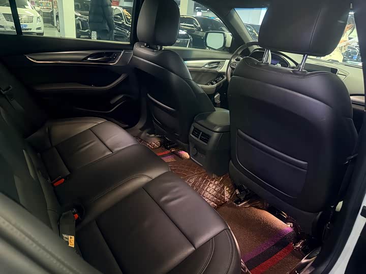 Фото 14 - Cadillac CT5