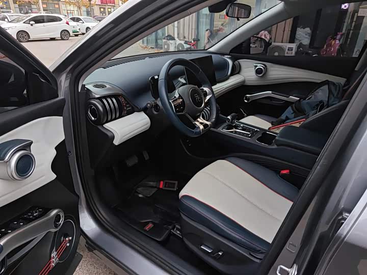 Фото 15 - BYD Yuan Plus