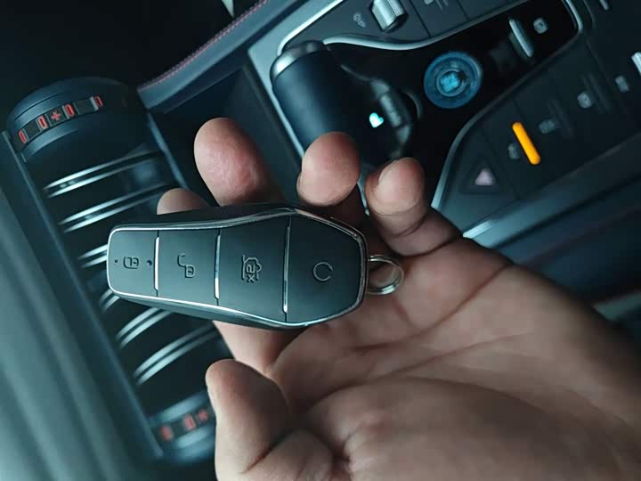 Фото 9 - BYD Yuan Plus