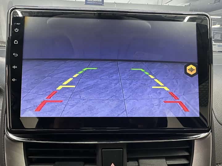 Фото 13 - Toyota Yaris L Hatchback