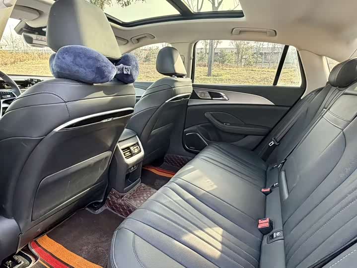 Фото 5 - Hongqi H5