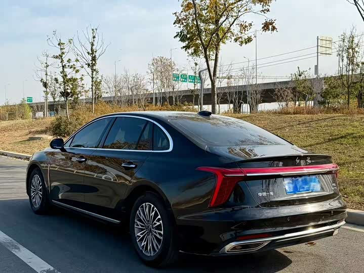 Фото 8 - Hongqi H5