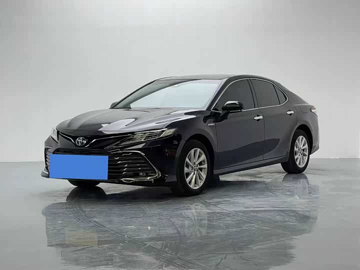 Фото 1 - Toyota Camry