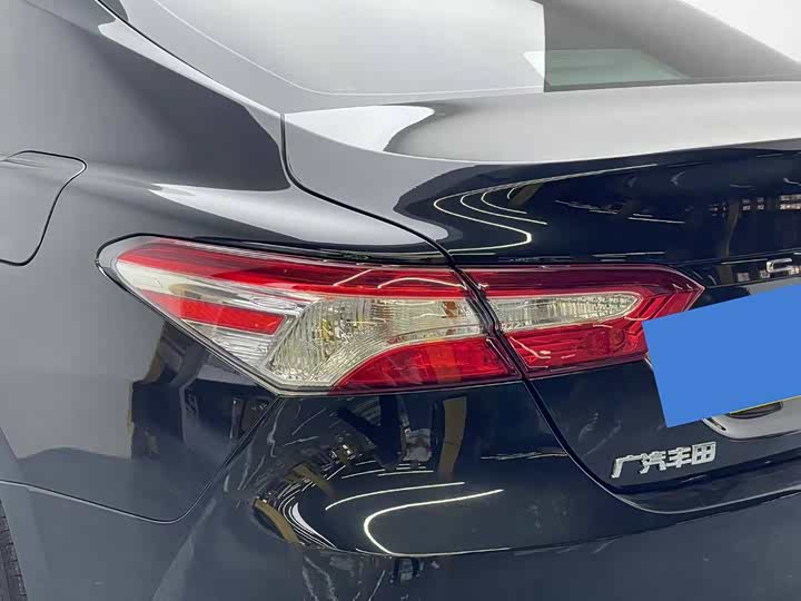 Фото 15 - Toyota Camry