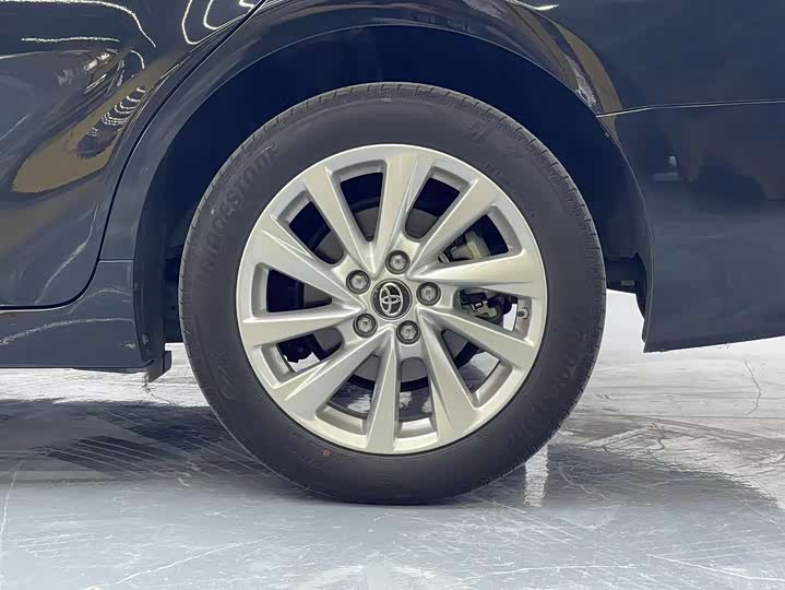 Фото 16 - Toyota Camry