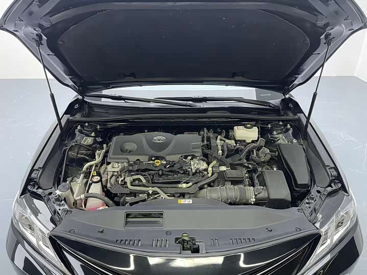 Фото 18 - Toyota Camry