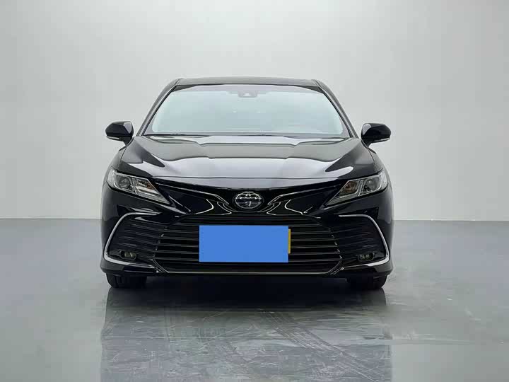 Фото 2 - Toyota Camry