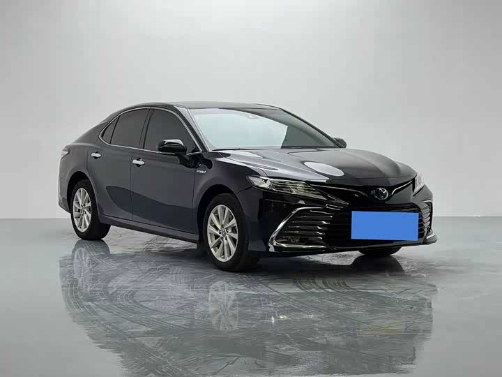 Фото 3 - Toyota Camry