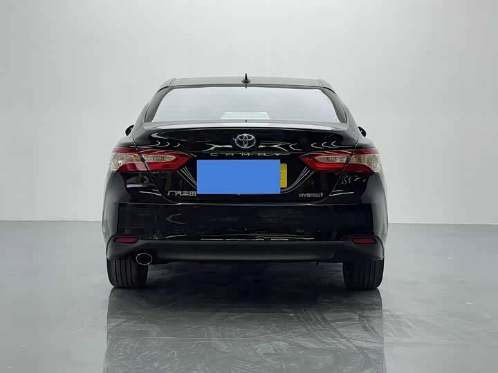 Фото 4 - Toyota Camry