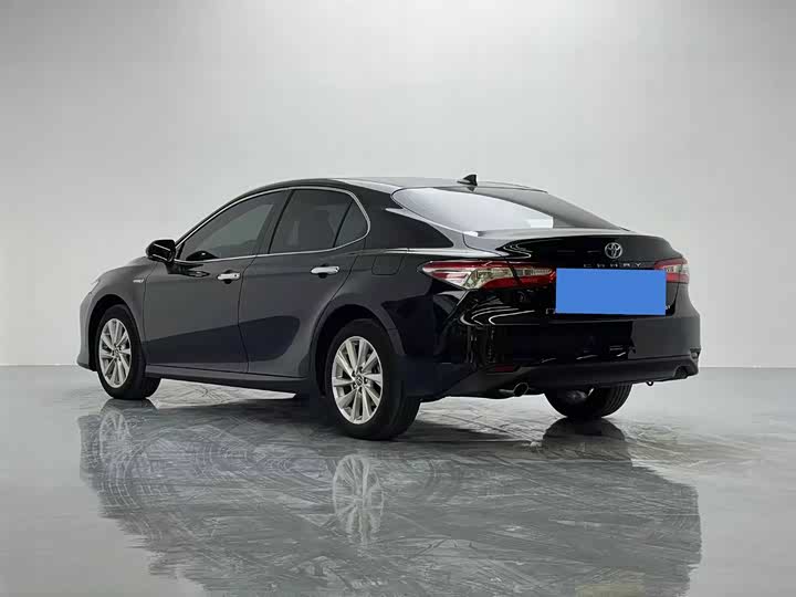 Фото 5 - Toyota Camry