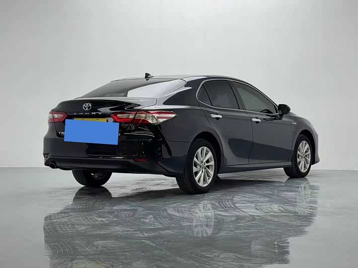 Фото 6 - Toyota Camry